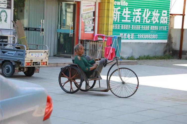 乾港集团，公益行动，公益活动，扶贫，环保集团，慰问老人，救助残疾人
